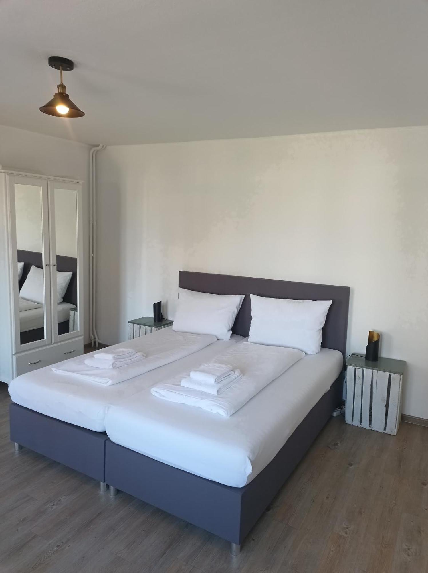 Mooi Hotel Garni ฟรีดริชชตัดท์ ภายนอก รูปภาพ